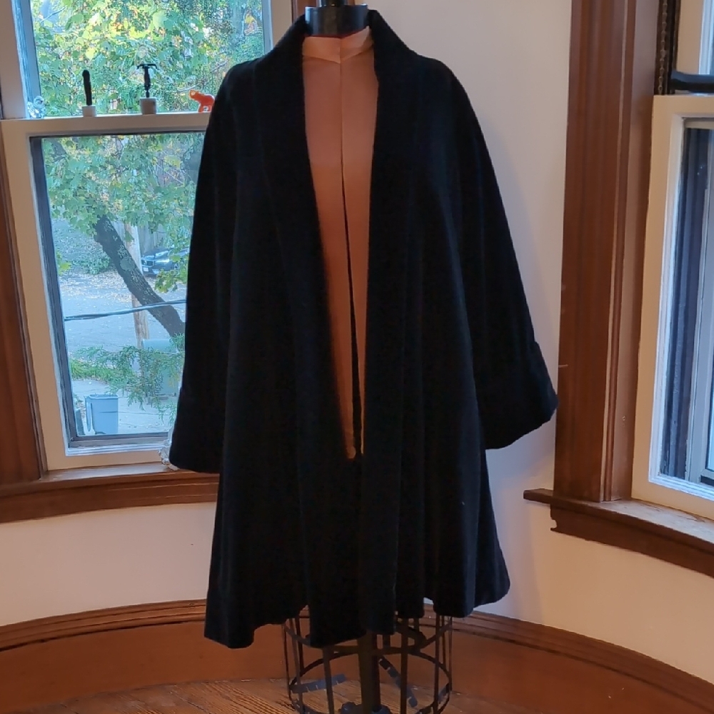 Vintage 1930's Black Heavy Cotton Velvet Swing Coat. Size Small Fully Lined.
